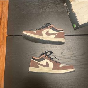 2021 air Jordan 1 low mocha size 8.5
